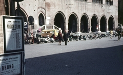 Olaszország, Rimini, Piazza Cavour, Palazzo dell'Arengo., 1970, Kristek Pál, színes, plakát, palota, gótika, Vespa-márka, román stílus, csúcsív, Fortepan #75577