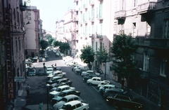 Olaszország, Nápoly, Via Cimarosa a Via Raffaele Morghen torkolatánál található lépcsős szakasztól a Piazza Ferdinando Fuga felé nézve., 1970, Kristek Pál, színes, Fiat 850, Fiat 500, Fiat 600, Renault 8, Lancia Fulvia, Fortepan #75592