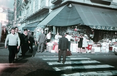 Olaszország, Nápoly, Piazza Garibaldi Giuseppe, jobbra a Via Milano torkolata., 1970, Kristek Pál, színes, szálloda, szuvenír, gyalogátkelő, Fortepan #75595