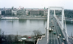 Magyarország, Budapest, Erzsébet híd a Gellérthegyről nézve., 1984, Kristek Pál, hajó, színes, híd, forgalom, autóbusz, teherautó, Ikarus-márka, látkép, automobil, UFO-lámpa, Sávoly Pál-terv, Ikarus 280, Fortepan #75618