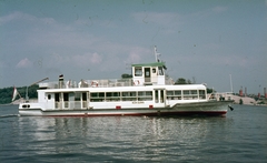 Hungary, Budapest IV., a BKV Kék Duna kishajója a Palotai-sziget előtt., 1985, Kristek Pál, ship, colorful, Kék Duna-ship, Budapest, Fortepan #75637