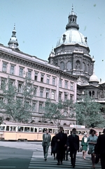 Magyarország, Budapest V.,Budapest VI., Andrássy út (Népköztársaság útja) - Bajcsy-Zsilinszky út kereszteződés, háttérben a Szent István-bazilika., 1972, Kristek Pál, színes, villamos, Bazilika, Ybl Miklós-terv, Ganz UV, Budapest, Fortepan #75649