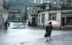 Germany, Königstein, (Szász-Svájc), Bielatalstrasse az Elba felől nézve., 1969, Kristek Pál, colorful, umbrella, GDR, cobblestones, rain, Fortepan #75654