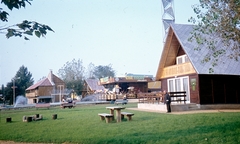 Hungary, Budapest X., az Albertirsai úti vásár területe, a "Budapesti Vadászati Világkiállítás 1971" idején., 1971, Kristek Pál, colorful, wooden cottage, Budapest, Fortepan #75679