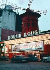 Franciaország, Párizs, Boulevard de Clichy, Moulin Rouge mulató., 1963, Kristek Pál, színes, orfeum, plakát, szélmalom, Fortepan #75682