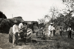 Románia,Erdély, Magyarberkesz, határ aratáskor., 1929, Péchy László, traktor, mezőgazdaság, cséplőgép, aratás, Fortepan #75833