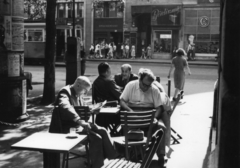 Hungary, Budapest V., Semmelweis utca a Kossuth Lajos utca felé nézve., 1955, PRL, hospitality, hat, sign-board, terrace, tram, ad pillar, newspaper, garden furniture, taxicab stand, Budapest, hat on a chair, Fortepan #76200