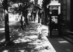 Hungary, Budapest V., Semmelweis utca a Kossuth Lajos utca felől nézve., 1955, PRL, bicycle, sunshine, street view, telephone, phone booth, shadow, Budapest, Fortepan #76201