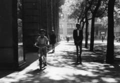 Hungary, Budapest V., Semmelweis utca a Kossuth Lajos utca felé nézve., 1955, PRL, bicycle, sunshine, sign-board, street view, genre painting, shadow, Budapest, Fortepan #76202