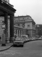 Hungary, Budapest VIII., Baross tér a Keleti pályaudvar indulási oldalánál., 1990, Erdei Katalin, Soviet brand, taxicab, Lada-brand, train station, taxicab stand, number plate, eclectic architecture, Budapest, Gyula Rochlitz-design, Fortepan #76440