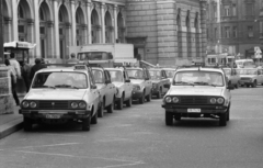 Hungary, Budapest VIII., Baross tér a Keleti pályaudvar indulási oldalánál., 1990, Erdei Katalin, taxicab, Dacia-brand, taxicab stand, Romanian make, number plate, Budapest, Fortepan #76441