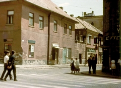 Magyarország, Veszprém, Óvári Ferenc (Népköztársaság) út - Megyeház (Lenin) tér sarok., 1968, Herth Viktória dr, Bodó Emma, színes, utcakép, gyalogátkelő, Fortepan #76543