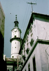 Magyarország, Veszprém, Tűztorony az Óváros (Vöröshadsereg) tér felől nézve., 1966, Herth Viktória dr, Bodó Emma, színes, utcakép, vörös csillag, villanyoszlop, muskátli, toronyóra, Fortepan #76552