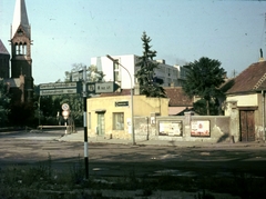 Magyarország, Veszprém, Mártírok útja - Kórház utca sarok (Marx Károly tér). Balra a Károly-templom, a mára már elbontott házak mögött a Megyei kórház., 1968, Herth Viktória dr, Bodó Emma, templom, színes, utcakép, Fortepan #76556