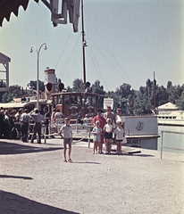 Magyarország,Balaton, Siófok, hajóállomás, háttérben a Szigliget motoros személyhajó., 1962, Erky-Nagy Tibor, hajó, színes, Szigliget hajó, Fortepan #76601