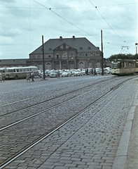 Németország, Drezda, Theaterplatz, szemben az "Italienisches Dörfchen" nevü vendéglő., 1965, Erky-Nagy Tibor, színes, villamos, NDK, Fortepan #76611