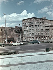 Németország, Berlin, Kelet-Berlin, Karl Marx Allee, jobb szélen a 3. számú ház a Haus der Gesundheit., 1965, Erky-Nagy Tibor, színes, NDK, Kelet-Berlin, Fortepan #76614