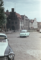 Németország, Rostock, Grosse Wasserstrasse, elöl a Kerkhoffhaus (később anyakönyvi hivatal)., 1965, Erky-Nagy Tibor, színes, utcakép, életkép, Trabant 500, Wartburg 311/312, NDK, Fortepan #76630