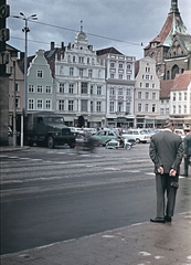 Németország, Rostock, Neuer Markt, jobb szélen a Marienkirche tornya látszik., 1965, Erky-Nagy Tibor, színes, teherautó, utcakép, NDK, lámpaoszlop, robogó, automobil, IWL SR59 Berlin, gyalogátkelő, IFA-márka, Fortepan #76631