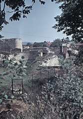 Magyarország, Eger, Árpád-kori székesegyház maradványai a várban. A székesegyház szentélypillérén Szent István szobra 1815-ből., 1966, Erky-Nagy Tibor, színes, várrom, Szent István-ábrázolás, Fortepan #76649