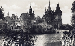 Magyarország, Városliget, Budapest XIV., Vajdahunyad vára., 1935, Erky-Nagy Tibor, kastély, tó, Alpár Ignác-terv, eklektikus építészet, Budapest, Fortepan #76655