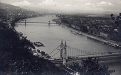 Magyarország, Budapest, panoráma a Gellérthegyről az Erzsébet híddal és a Széchenyi Lánchíddal., 1935, Erky-Nagy Tibor, látkép, Dunafürdő, eklektikus építészet, függőhíd, Duna-híd, Feketeházy János-terv, William Tierney Clark-terv, Kherndl Antal-terv, Czekelius Aurél-terv, Fortepan #76660