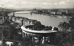 Magyarország, Gellérthegy, Budapest, kilátás a Széchenyi Lánchíd és a Parlament felé nézve. Előtérben a Szent Gellért szobor., 1935, Erky-Nagy Tibor, szobor, függőhíd, Szent Gellért-ábrázolás, William Tierney Clark-terv, Fortepan #76661