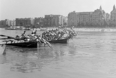 Hungary, Budapest XIII., rajtol a dunai úszóverseny mezőnye, szemben az Újpesti rakpart házai., 1948, Magyar Rendőr, ship, swimming, crane, picture, steamboat, Szent László/Petőfi ship, jump, Budapest, Fortepan #7668