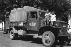 1949, Erky-Nagy Tibor, teherautó, MÁVAUT-szervezet, rendszám, kislány, kisfiú, nyári ruha, autón ülni, Chevrolet G506, Chevrolet-márka, Fortepan #76753