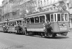 Hungary, Budapest VII., Nagykörút a Blaha Lujza tér előtt, balra a New York palota., 1950, Magyar Rendőr, transport, street view, genre painting, tram, political decoration, Red Star, BSZKRT-organisation, Budapest, planned economy, public transport line number, Fortepan #7684