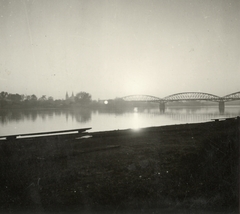 Magyarország, Komárom, Rákóczi Ferenc rakpart az Erzsébet híd felé nézve., 1941, Klenner Aladár, híd, Duna-híd, Feketeházy János-terv, Fortepan #76863