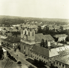 Magyarország, Eger, Kossuth Lajos utca, Ferences templom a Líceum teraszáról nézve., 1952, Klenner Aladár, templom, barokk-stílus, Ferences rend, Giovanni Battista Carlone-terv, Nitsman János-terv, Fortepan #76914