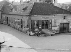 Hungary, Kőszeg, Rajnis utca - Várkör sarok., 1948, Fortepan, sign-board, sculpture, roof, Fortepan #7694