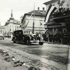 Románia,Erdély, Kolozsvár, Wesselényi Miklós utca (Strada Regele Ferdinand), a kormányzói pár érkezése a magyar csapatok bevonulása idején. A felvétel 1940. szeptember 15-én készült., 1940, Klenner Aladár, területgyarapodás, automobil, rendszám, Fortepan #76947