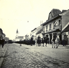 Szerbia, Zombor, Ulica kralja Petra I. a magyar csapatok bevonulása idején. Háttérben a Szent György-templom., 1941, Klenner Aladár, területgyarapodás, kétnyelvű felirat, katona, Fortepan #76993