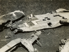 Szerbia, Messerschmitt vadászrepülőgép roncsa a magyar csapatok bevonulása idején., 1941, Klenner Aladár, repülőgép, Luftwaffe, járműroncs, Messerschmitt-márka, Messerschmitt Bf-110, Fortepan #77014