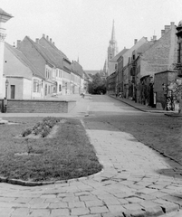 Hungary, Budapest I., Fortuna utca a Bécsi kapu térről nézve., 1965, Fortepan, church, war damage, street view, gas lamp, trash can, Budapest, Fortepan #7702