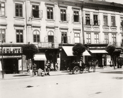 Románia,Erdély, Marosvásárhely, Rózsák tere (Piata Trandafirilor, ekkor Ferdinánd király tér, Piata Regele Ferdinand).4. és 3. számú ház., 1929, Fortepan, utcakép, Fortepan #77055