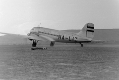 Hungary, Budaörs Airport, Budapest XI., Liszunov Li-2T típusú repülőgép., 1965, Fortepan, transport, Soviet brand, airplane, airport, Lisunov-brand, Hungarian Airlines, Budapest, Fortepan #7708