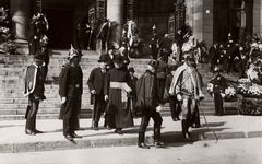 Hungary, Budapest V., Kossuth Lajos tér, a felvétel a Parlament főbejárata előtt készült. Vass József népjóléti és munkaügyi miniszter búcsúztatásáról távozók egy csoportja., 1930, Rosta László, parliament, Budapest, Fortepan #77087