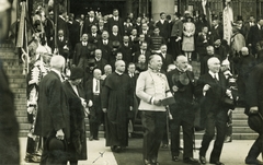 Hungary, Budapest V., Kossuth Lajos tér, a felvétel a Parlament főbejárata előtt készült. Vass József népjóléti és munkaügyi miniszter búcsúztatásáról távozók csoportja., 1930, Rosta László, politics, Budapest, Fortepan #77098