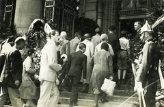 Hungary, Budapest V., Kossuth Lajos tér, a felvétel a Parlament főbejárata előtt készült. Vass József népjóléti és munkaügyi miniszter búcsúztatására érkezők., 1930, Rosta László, Budapest, Fortepan #77100