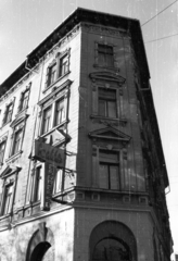 Magyarország, Budapest VIII., Kálvária (Kulich Gyula) tér - Karácsony Sándor utca sarok., 1989, tm, eszpresszó, sarokház, neon felirat, Budapest, Fortepan #77453