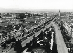 Szlovákia, Eperjes, kilátás a Szent Miklós-székesegyház tornyából a Fő utcára. Balra a ferencesek temploma, jobbra a görögkatolikus templom., 1964, Ördögh János, Csehszlovákia, görög katolikus, Fortepan #77567