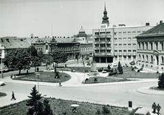 Szlovákia, Eperjes, Námestie Legionárov (Jókai tér)., 1964, Ördögh János, Csehszlovákia, szobor, park, utcakép, szálloda, püspöki palota, Alexander Dukhnovich-ábrázolás, Fortepan #77573