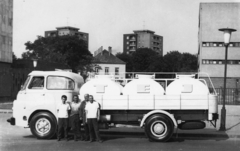 Magyarország, Budapest X., Bánya utca - Halom köz sarok, háttérben az Előd utca melletti épületek láthatók., 1973, Sebestyén Bence, magyar gyártmány, teherautó, Csepel-márka, lámpaoszlop, Csepel D-705, Budapest, Fortepan #77595