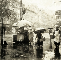 Magyarország, Budapest XIII.,Budapest V., Szent István (Lipót) körút a Visegrádi utca saroktól a Szemere utca felé nézve., 1935, Lukács Zsolt, járókelő, utcakép, esernyő, eső, Budapest, virágárus, Fortepan #77682