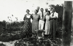 1930, Lukács Zsolt, garden, tableau, women, men, flower bed, chain-link fence, Fortepan #77694