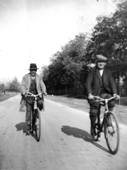 1940, Plesovszki Ákos, bicycle, hat, men, cap, road, Fortepan #77745