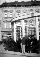 Magyarország, Szeged, Tisza Lajos körút, Anna-kút, háttérben a Jerney-ház., 1938, Plesovszki Ákos, Fortepan #77748